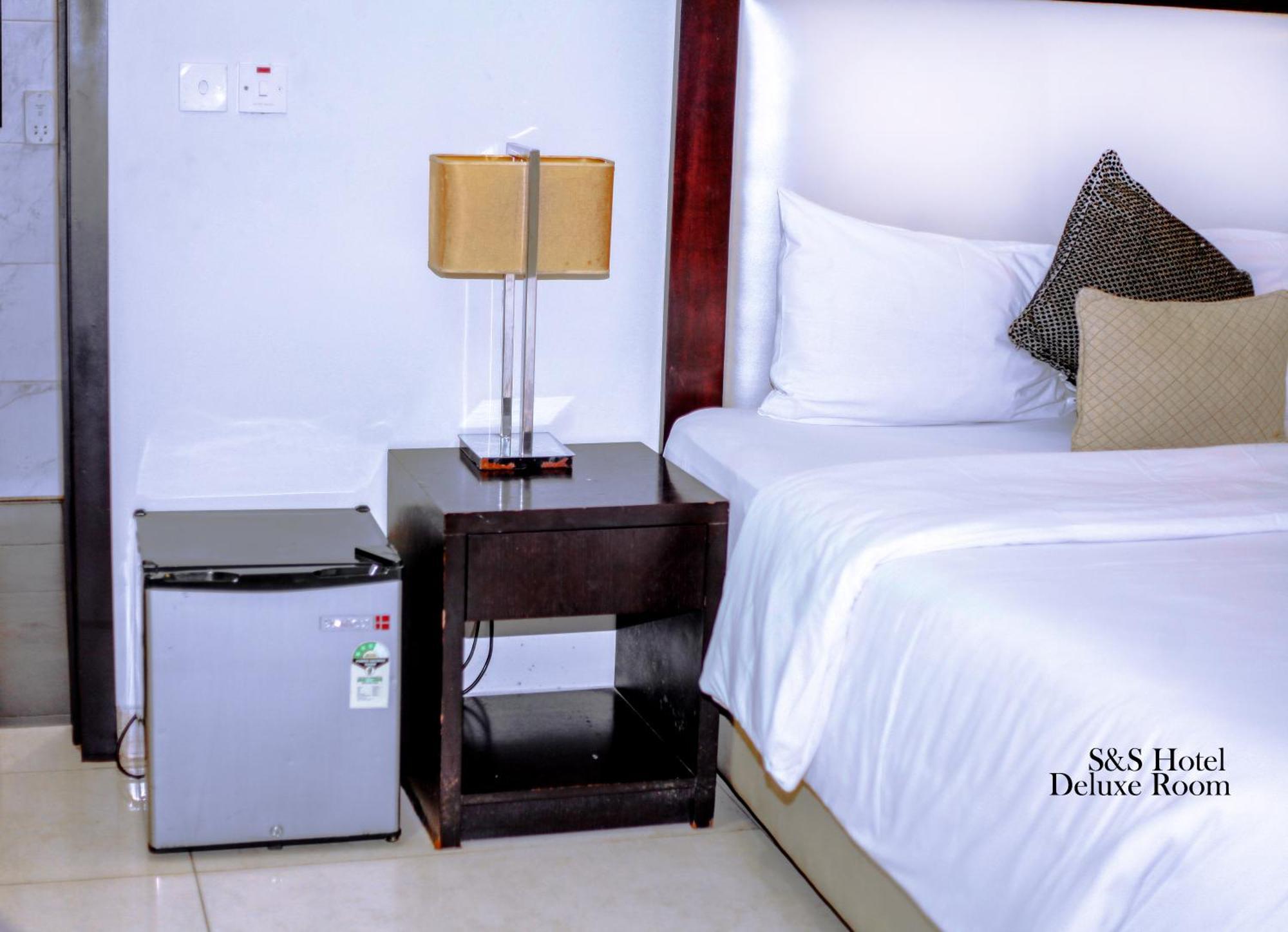 S & S Hotel & Suites Lagos Exterior foto