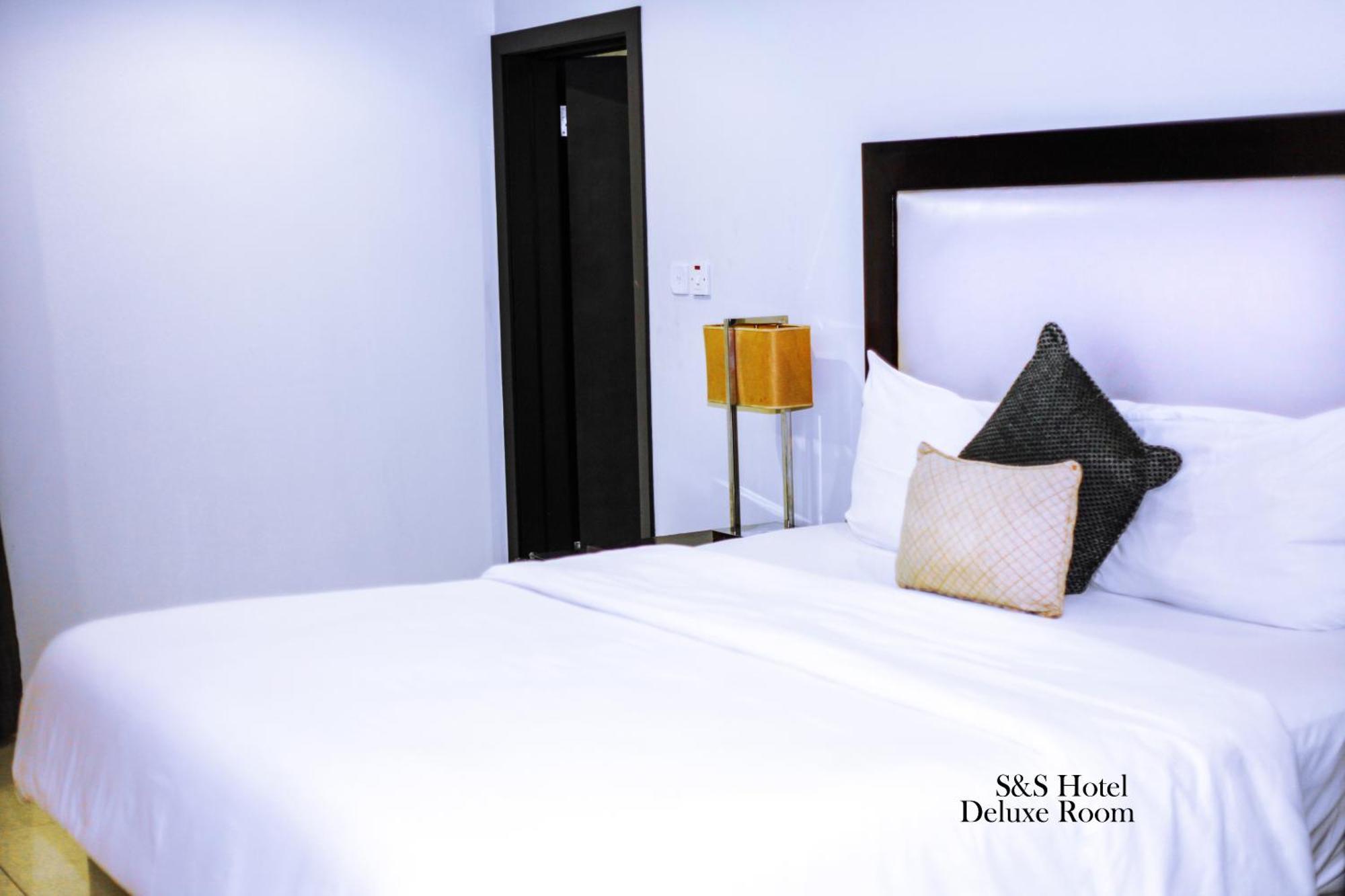 S & S Hotel & Suites Lagos Exterior foto