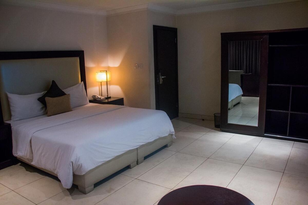 S & S Hotel & Suites Lagos Exterior foto