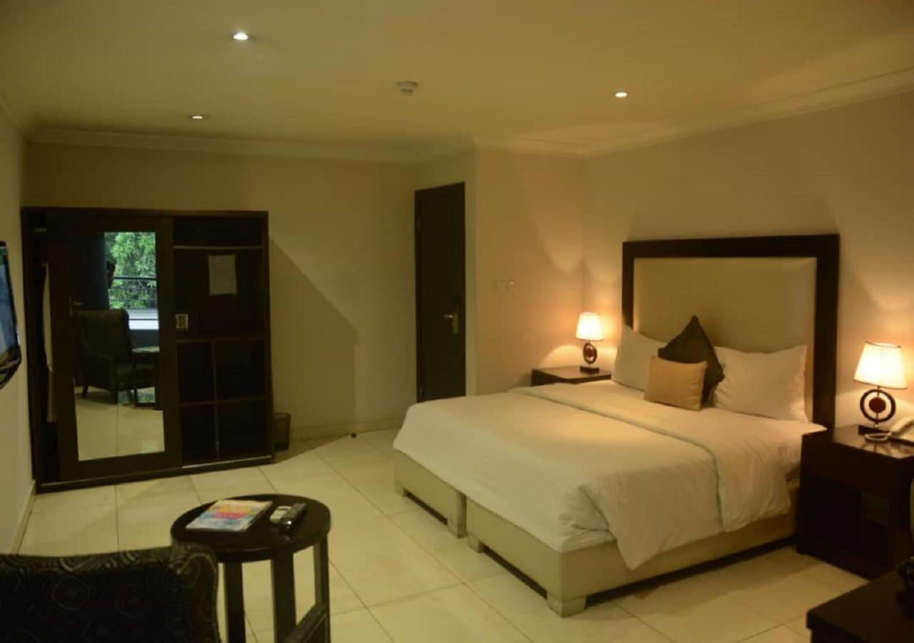 S & S Hotel & Suites Lagos Exterior foto