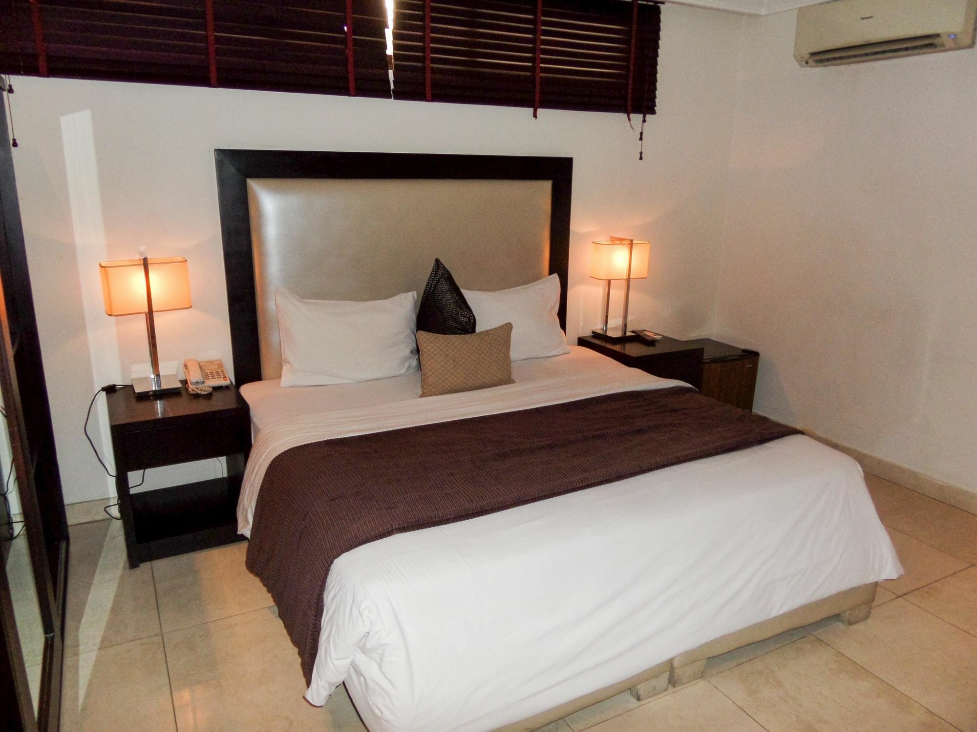 S & S Hotel & Suites Lagos Exterior foto