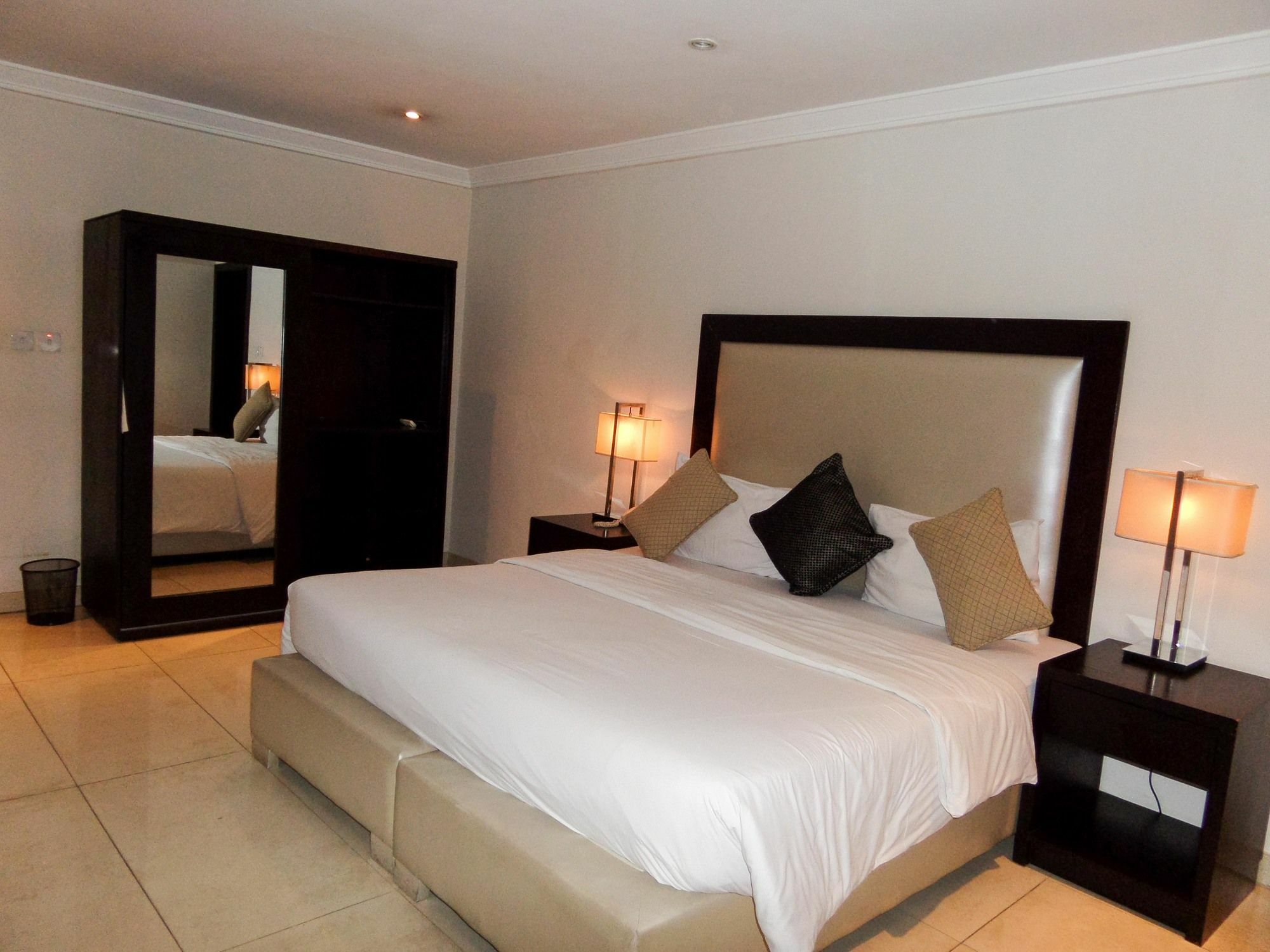 S & S Hotel & Suites Lagos Exterior foto