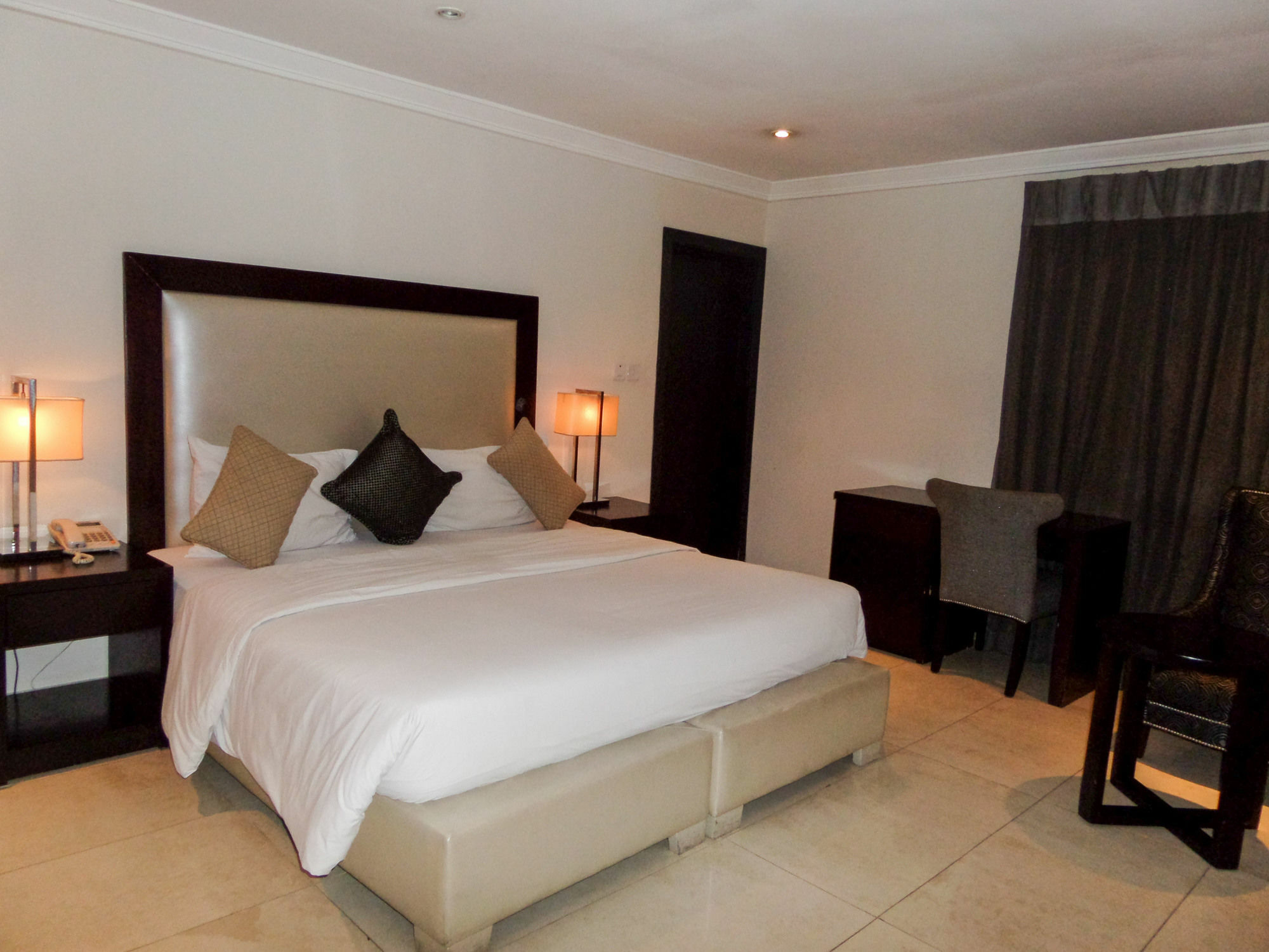 S & S Hotel & Suites Lagos Exterior foto